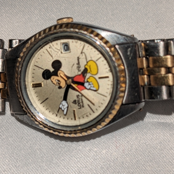 Vintage Lorus Disney Mikey Mouse watch - Picture 7 of 15